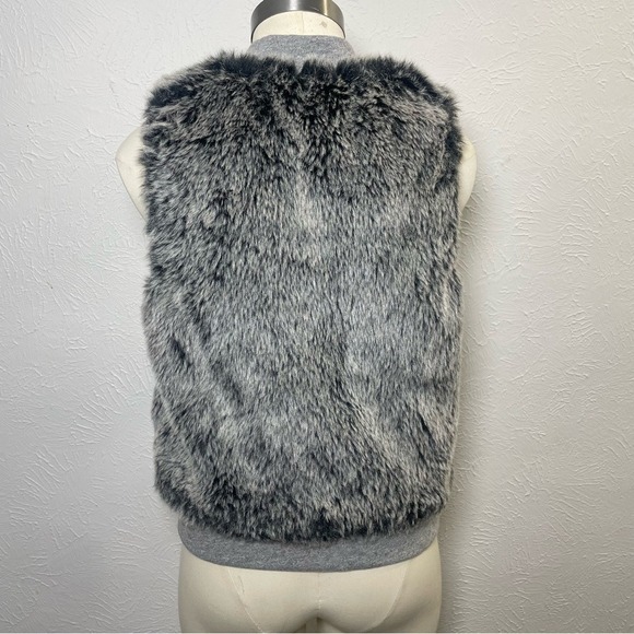 Three Dots Gray Faux Fur Vest Button Front Sleeveless Jacket Size Small S - Picture 4 of 8